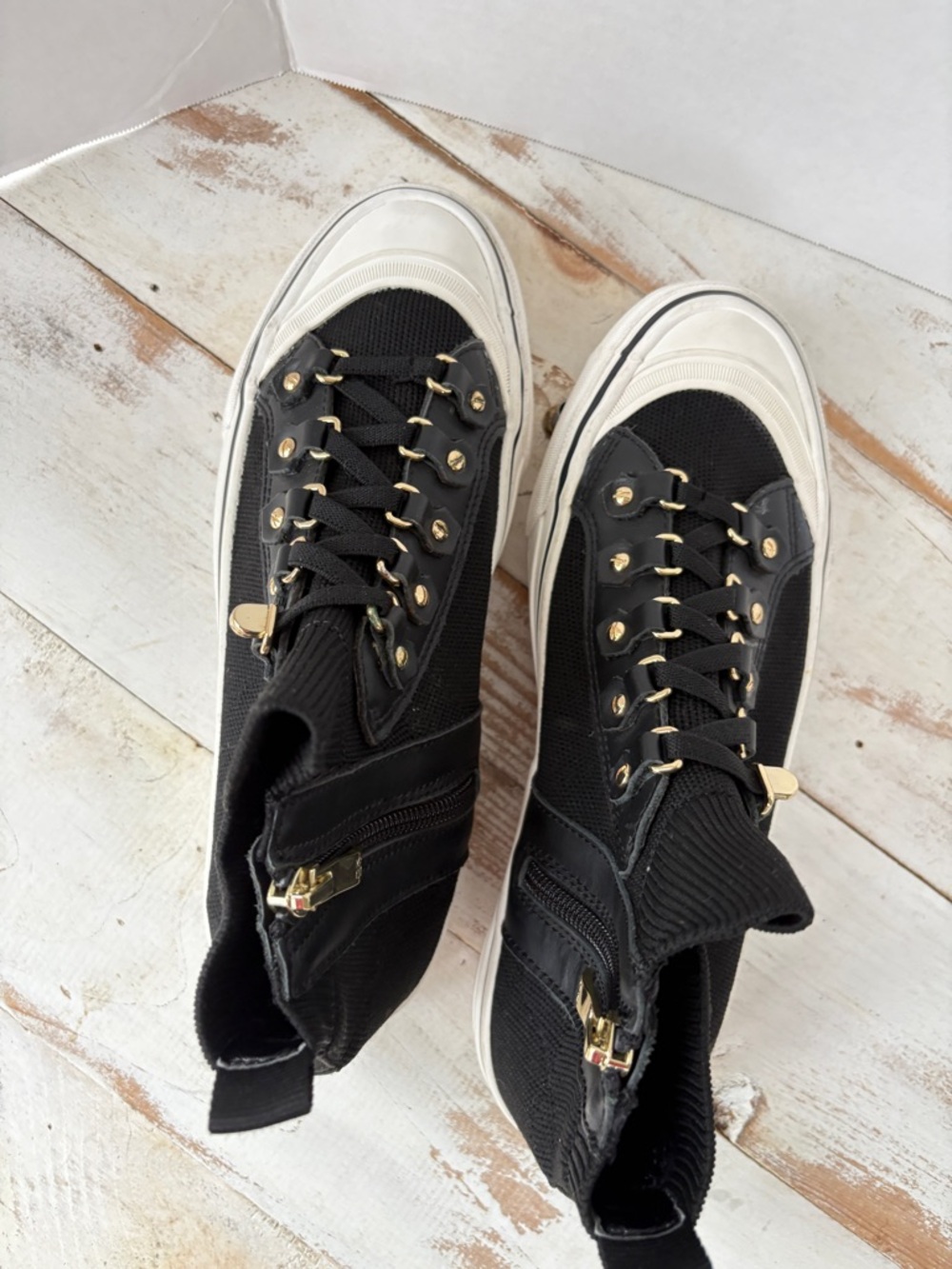 DKNY Sheila lace up sneakers urban chic streetwear black white shoes sz 7.5 EUC - Picture 13 of 15